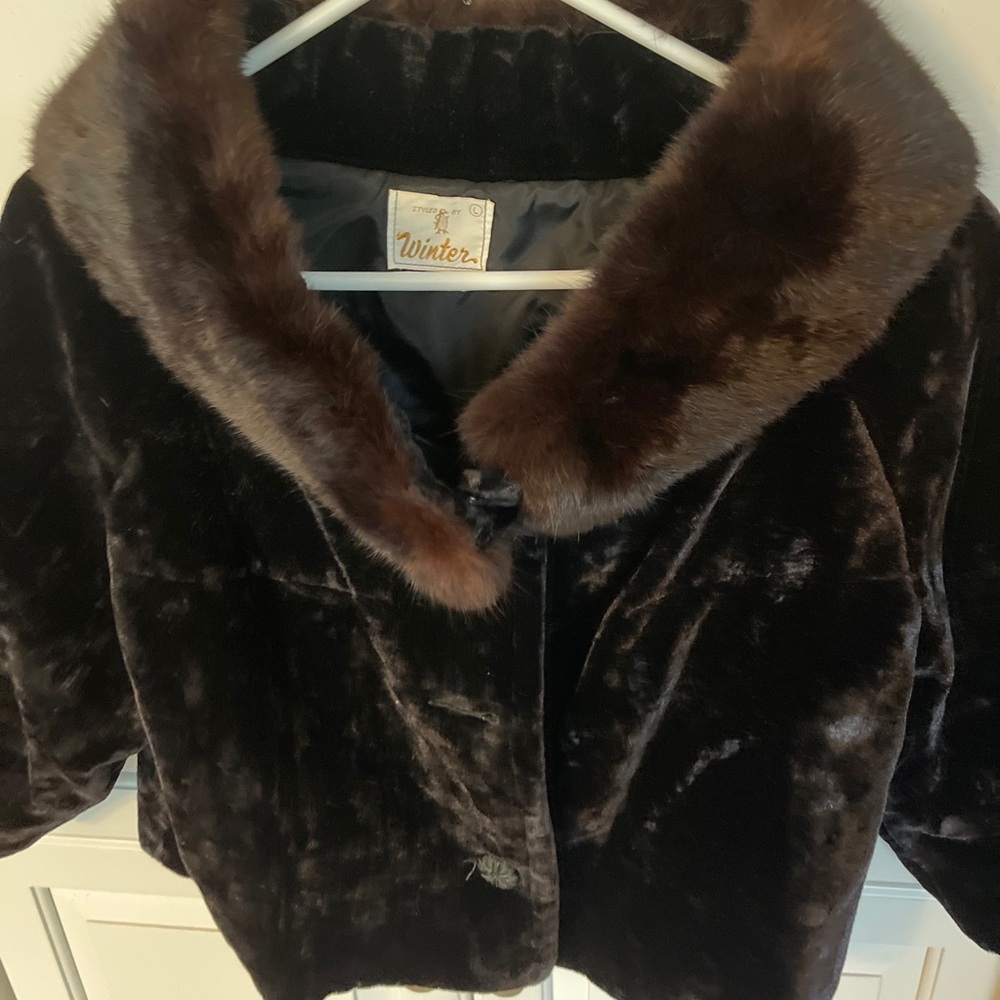 Vintage Women’s Faux Fur Jacket. Label on inside says “Winter.”  Great condition